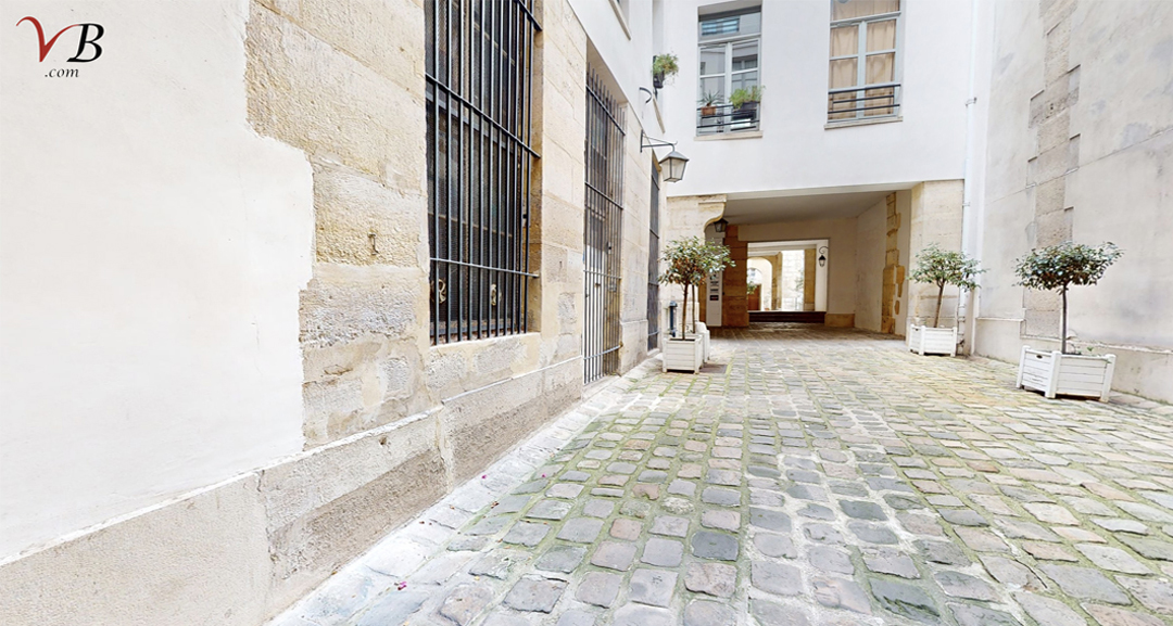 Showroom N°1 - view into courtyard